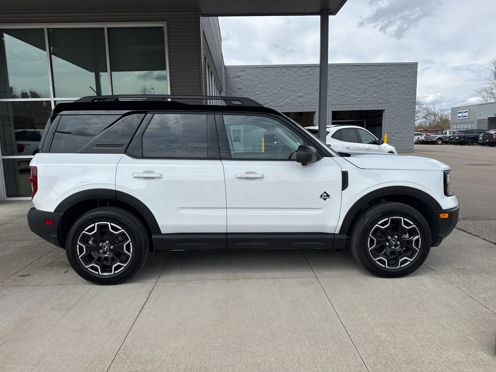 Certified 2025 Ford Bronco Sport Outer Banks w/ Outer Banks Tech Package+ image 9