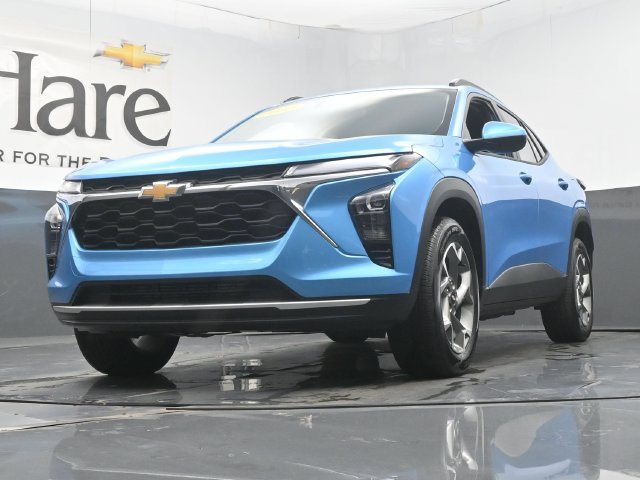 Used 2026 Chevrolet Trax LT w/ LT Convenience Package FWD image 4