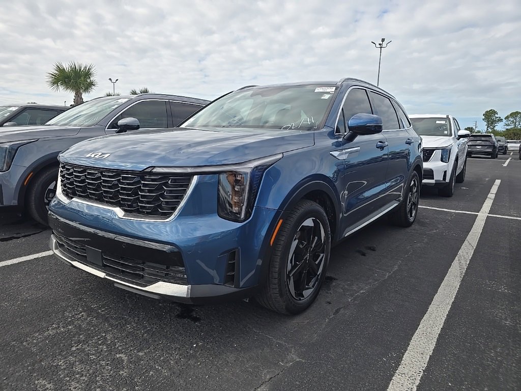 Certified 2025 Kia Sorento EX image 3