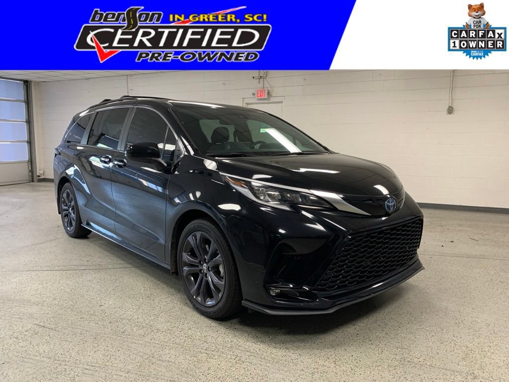 Used 2024 Toyota Sienna XSE FWD image 1
