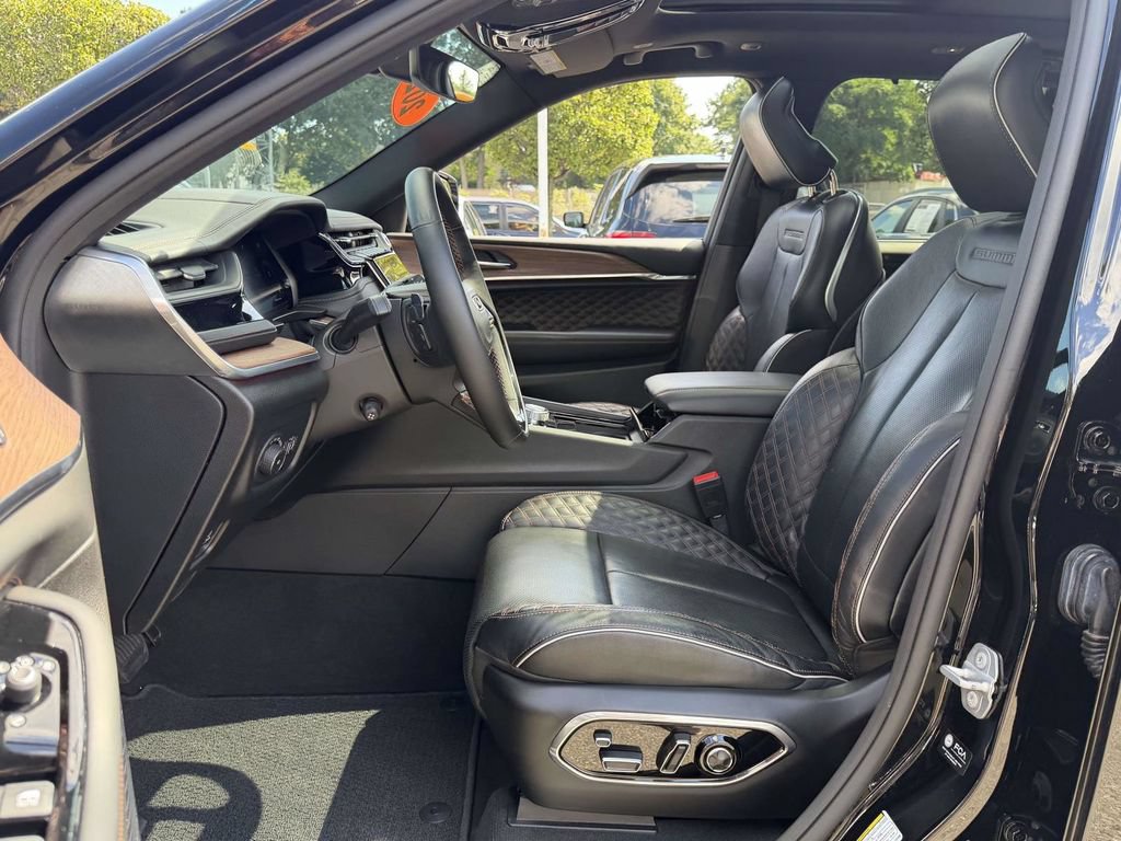 Used 2022 Jeep Grand Cherokee Summit w/ MOPAR Finishing Package AWD/4WD image 17
