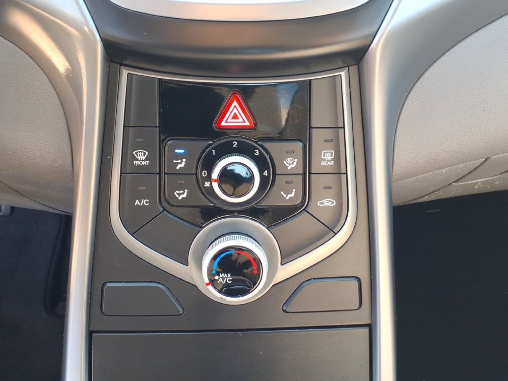 Used 2015 Hyundai Elantra SE w/ Option Group 02 FWD image 8