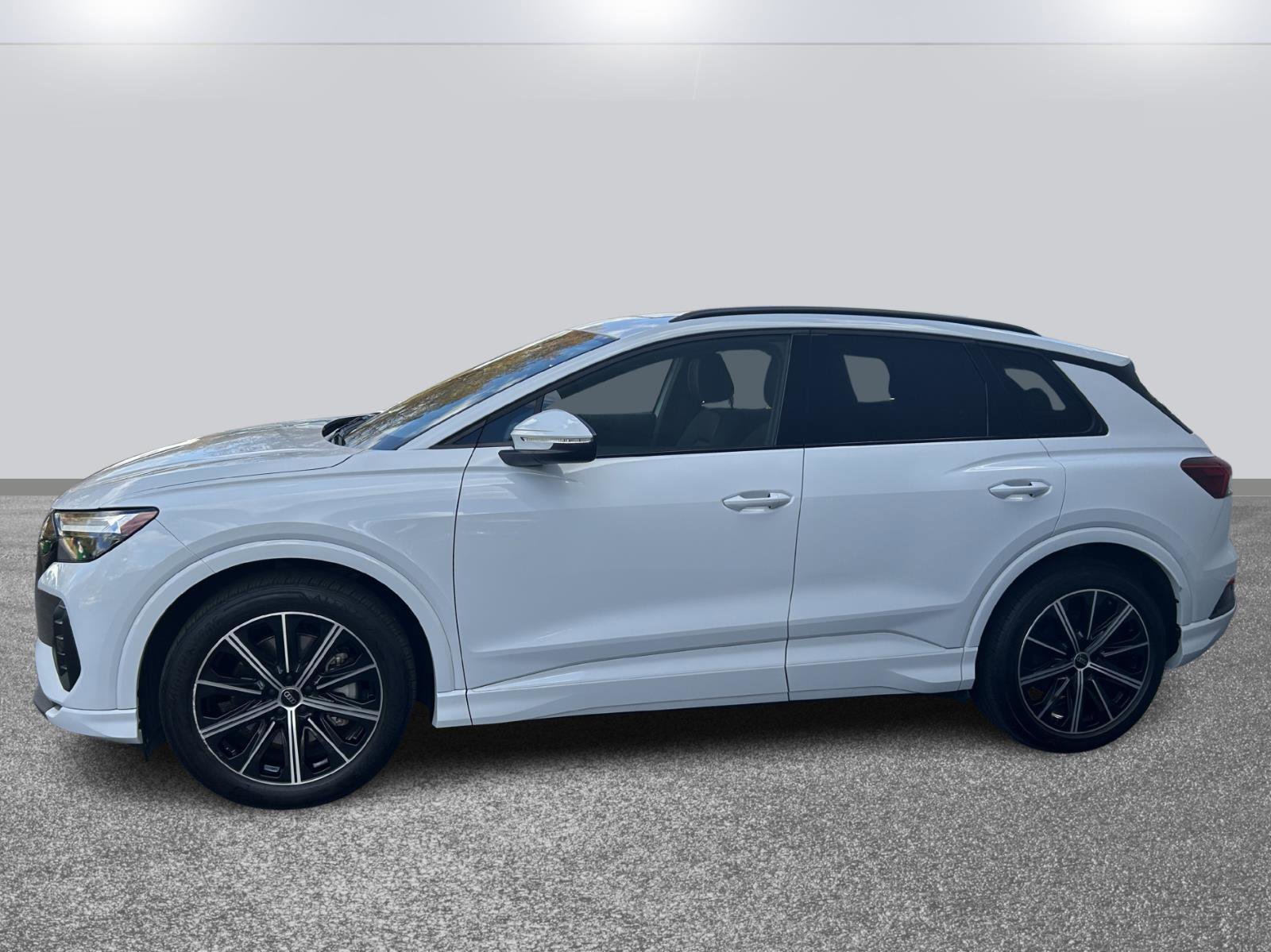 Certified 2025 Audi Q4 e-tron Premium Plus w/ Premium Plus image 3