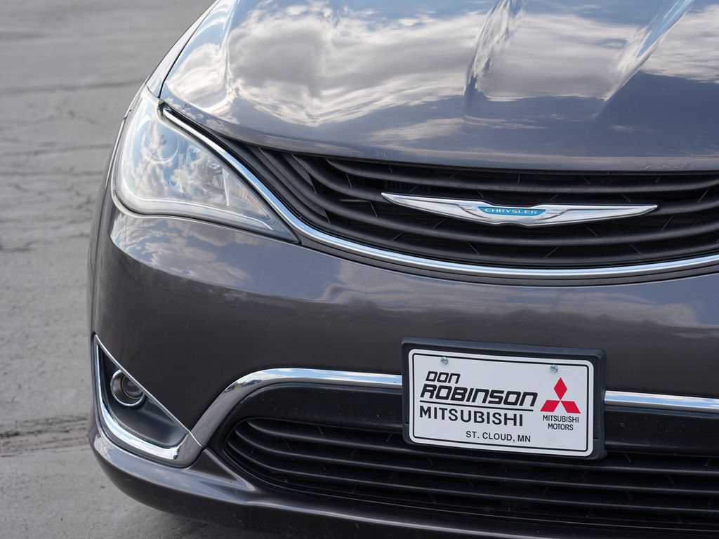 Used 2017 Chrysler Pacifica Touring Plus FWD image 9