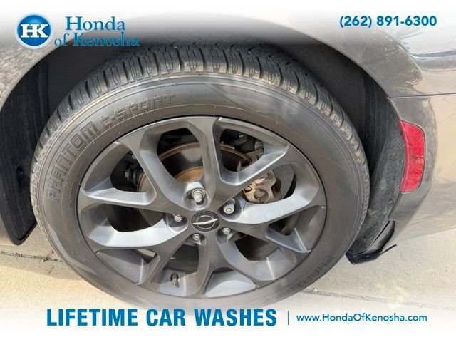 Used 2021 Chrysler Pacifica Touring-L w/ S Appearance Package FWD image 3