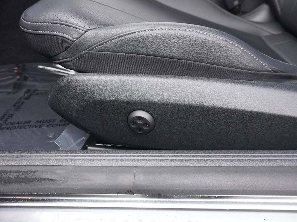 Used 2024 Mercedes-Benz CLE 300 4MATIC Coupe image 33