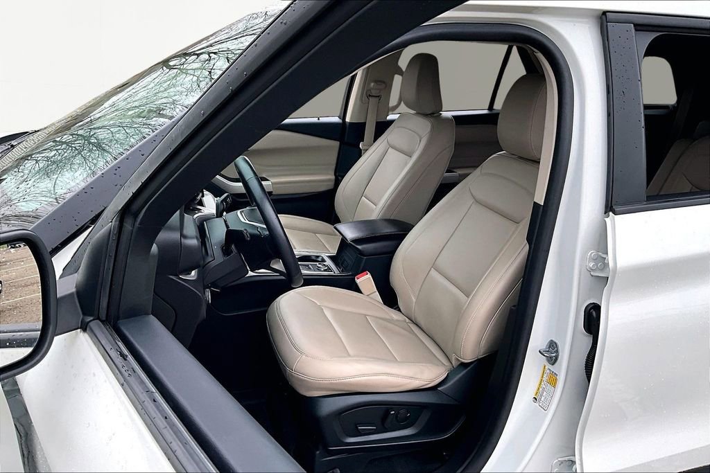 Certified 2023 Ford Explorer XLT w/ Equipment Group 202A image 25