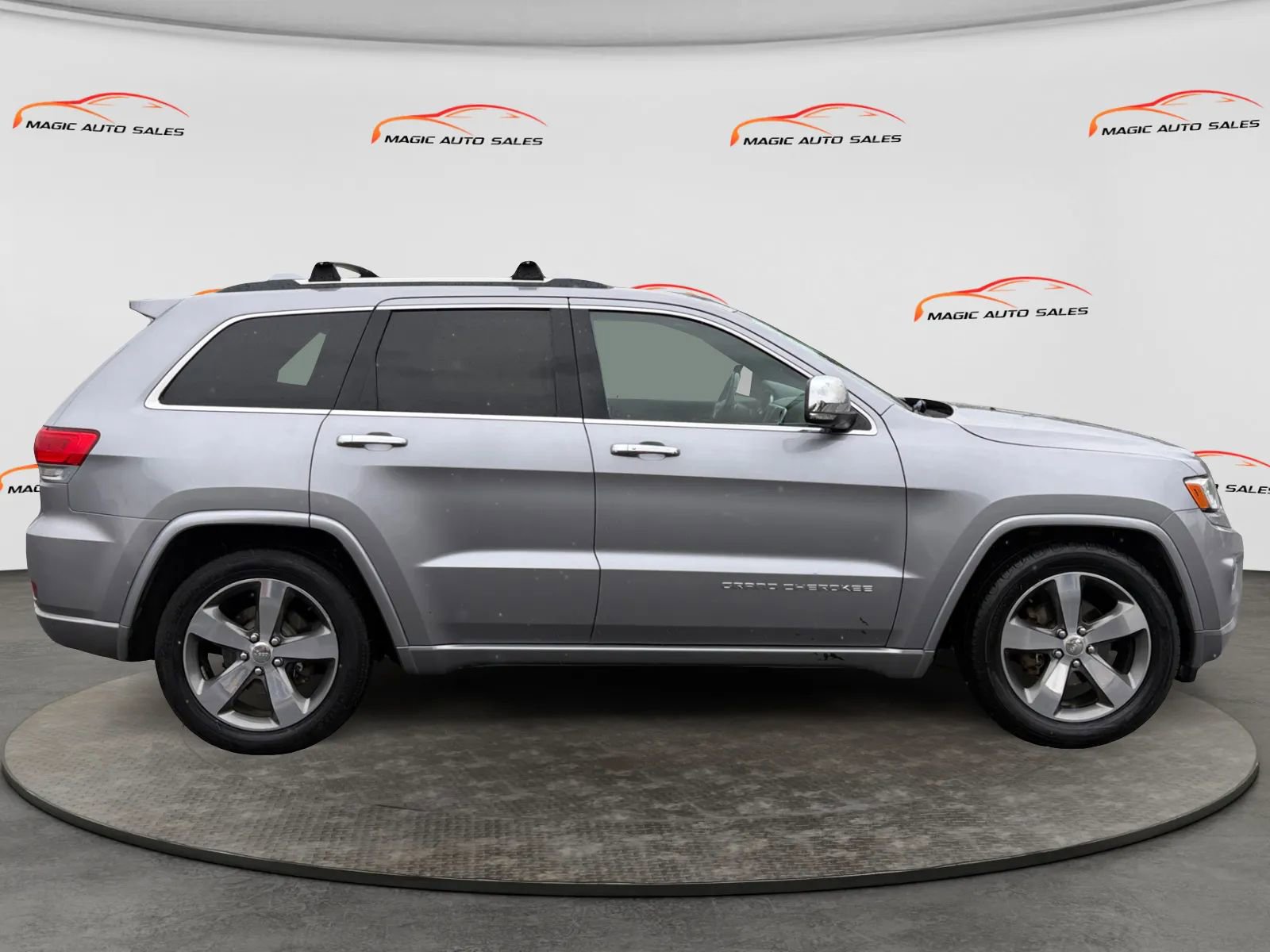 Used 2016 Jeep Grand Cherokee Overland AWD/4WD image 6