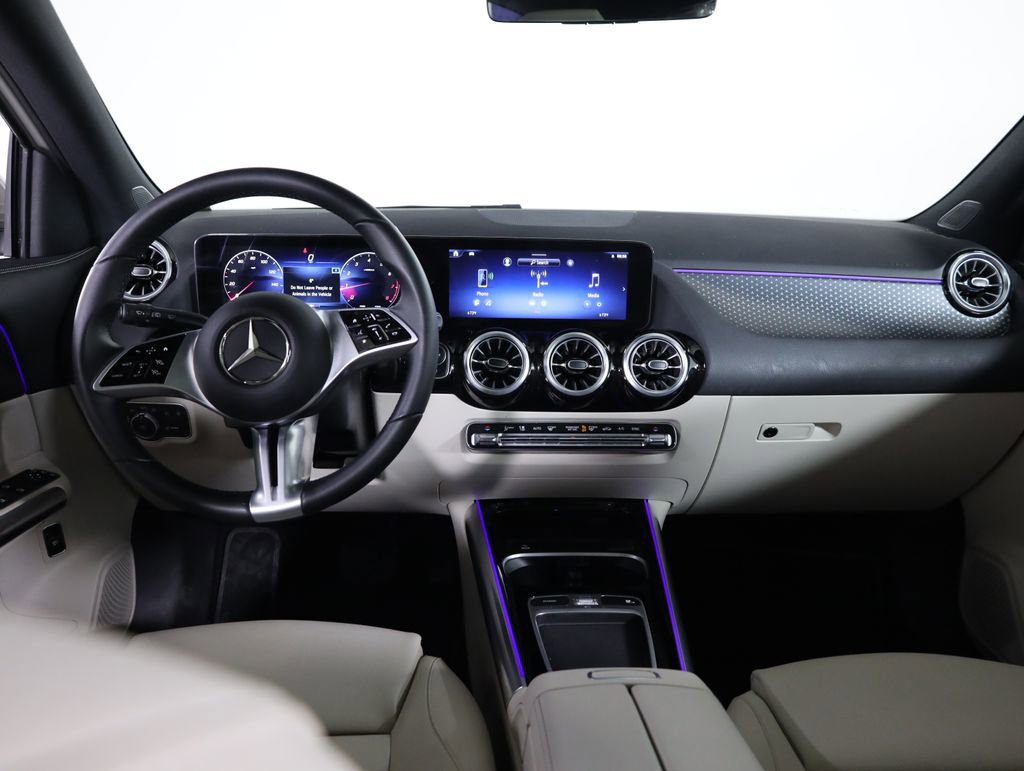 Used 2025 Mercedes-Benz GLA 250 4MATIC image 33