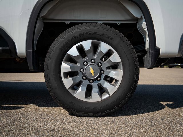 Used 2024 Chevrolet Silverado 2500 Custom w/ Custom Value Package image 11