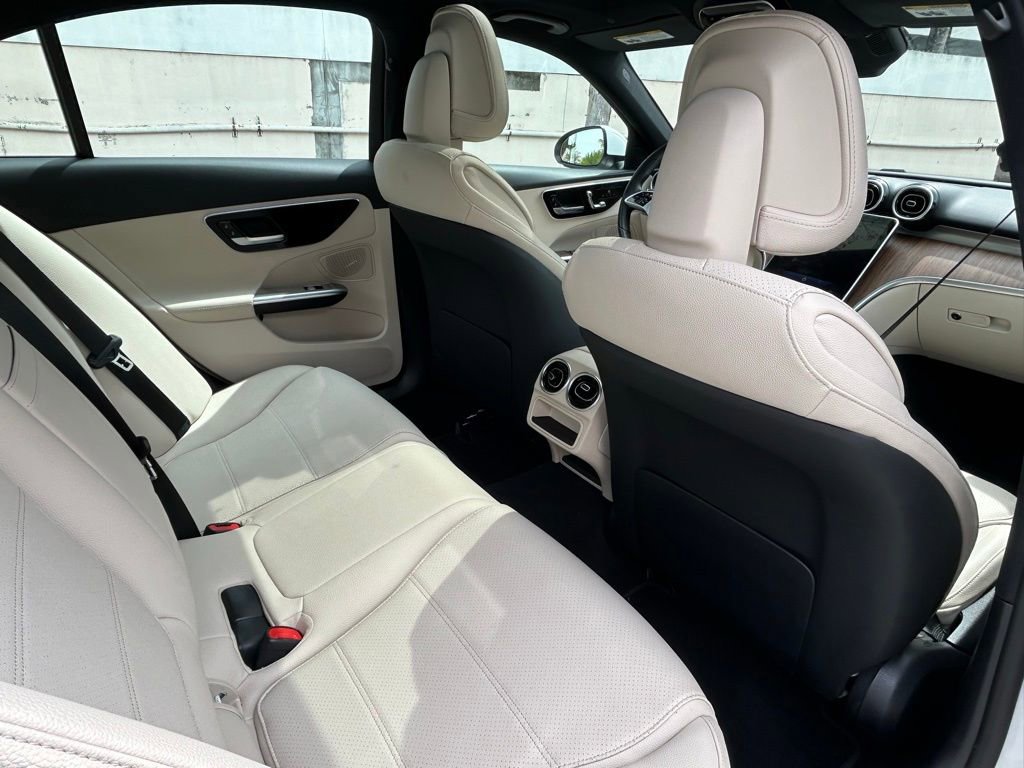 Used 2025 Mercedes-Benz C 300 4MATIC Sedan image 37