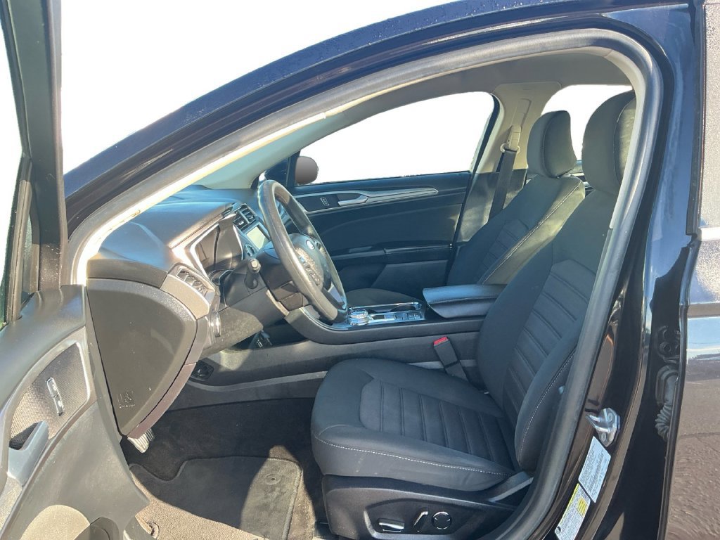 Used 2020 Ford Fusion SE FWD image 14