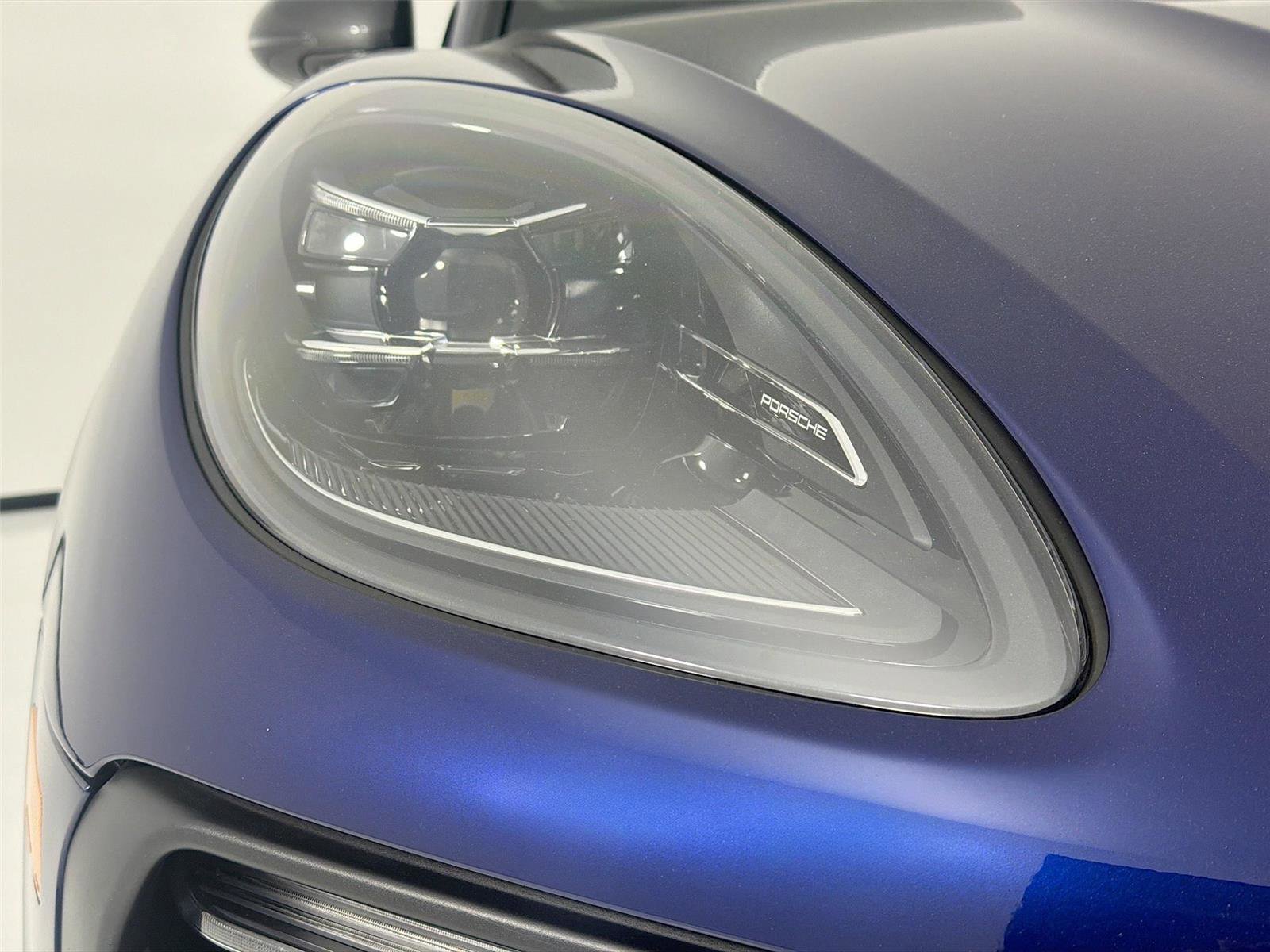 Certified 2024 Porsche Macan Turbo image 7