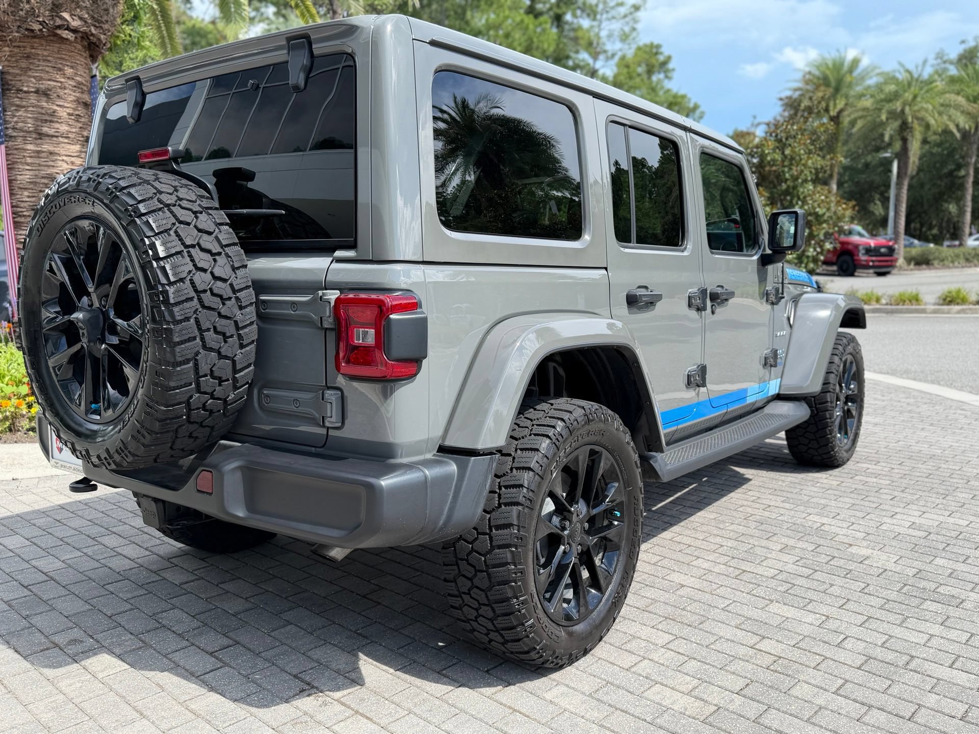 Used 2021 Jeep Wrangler Unlimited Sahara w/ Cold Weather Group AWD/4WD image 13
