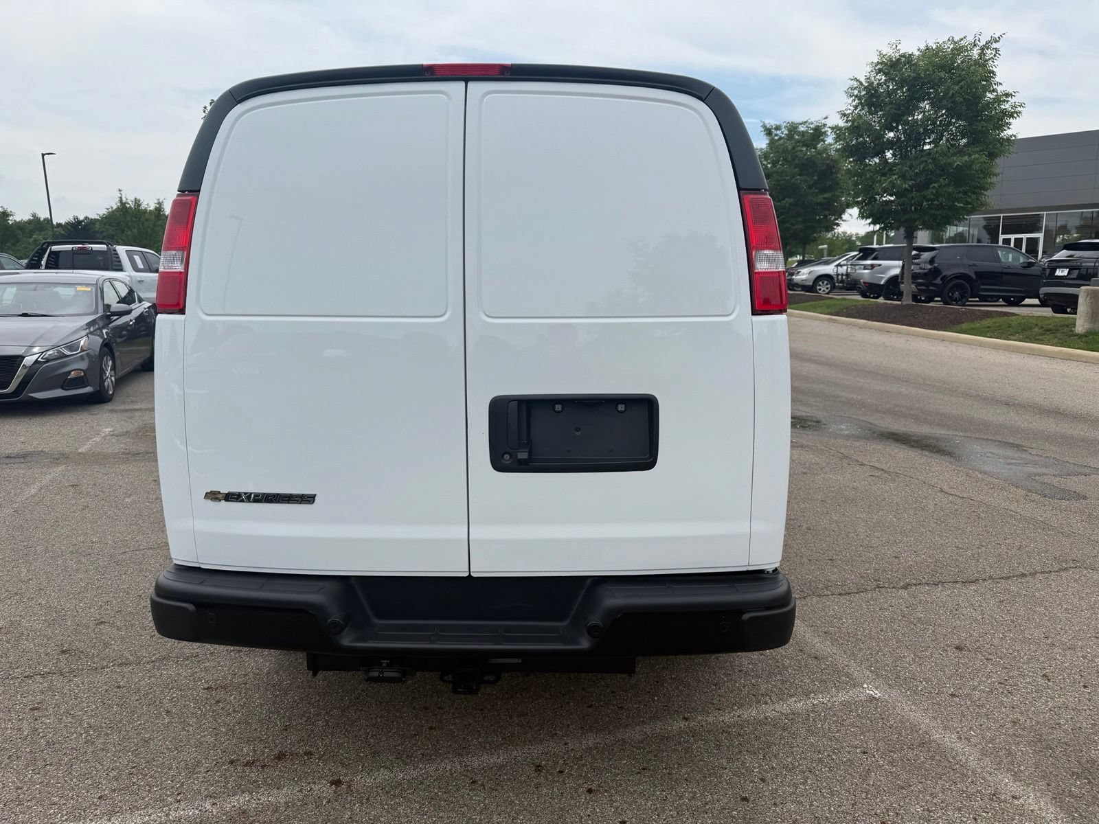 Used 2025 Chevrolet Express 2500 w/ Enhanced Convenience Package RWD image 6