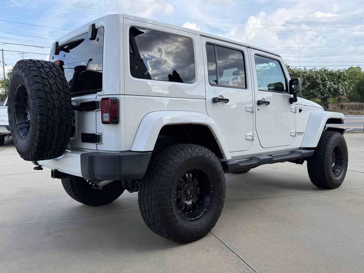 Used 2012 Jeep Wrangler Unlimited Sahara AWD/4WD image 7