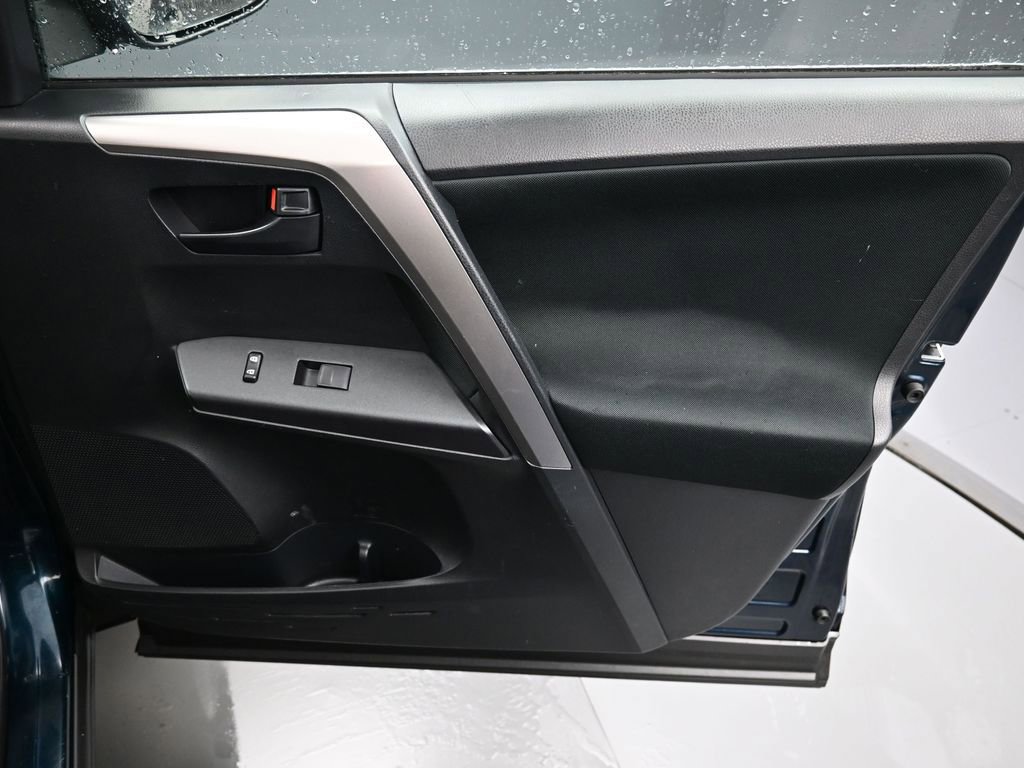 Used 2018 Toyota RAV4 LE w/ All Weather Liner Package AWD/4WD image 31
