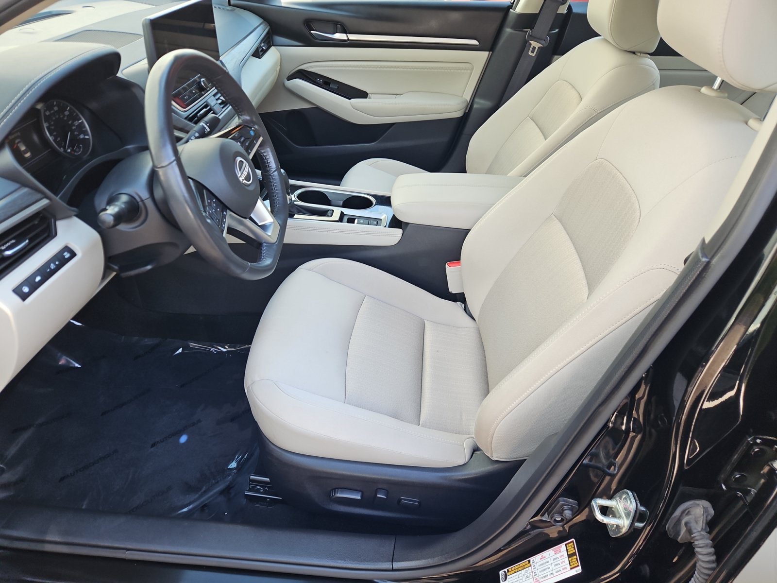 Used 2023 Nissan Altima 2.5 SV w/ SV Premium Package AWD/4WD image 9