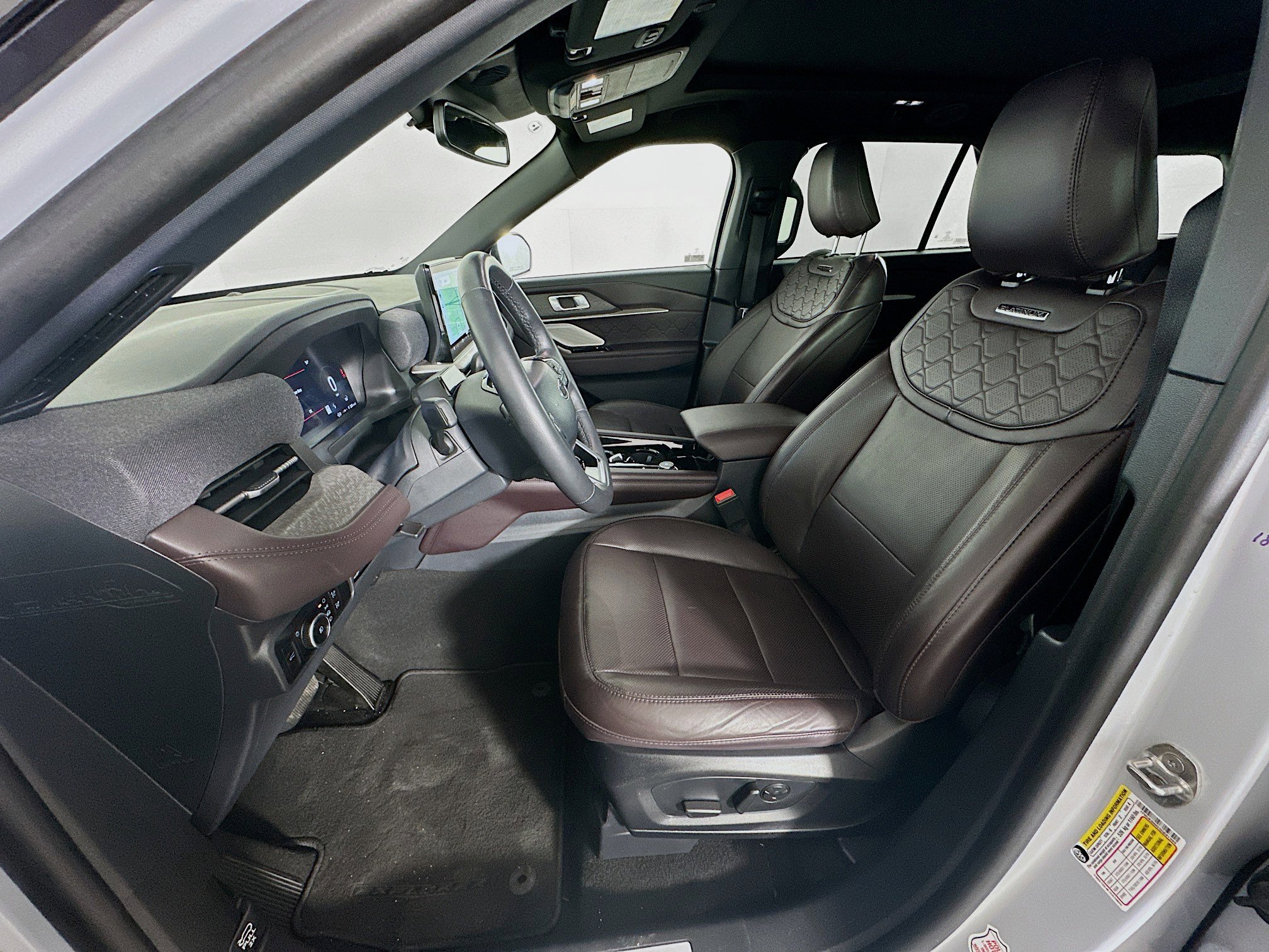 Used 2025 Ford Explorer Platinum w/ LUX Leather Package image 13