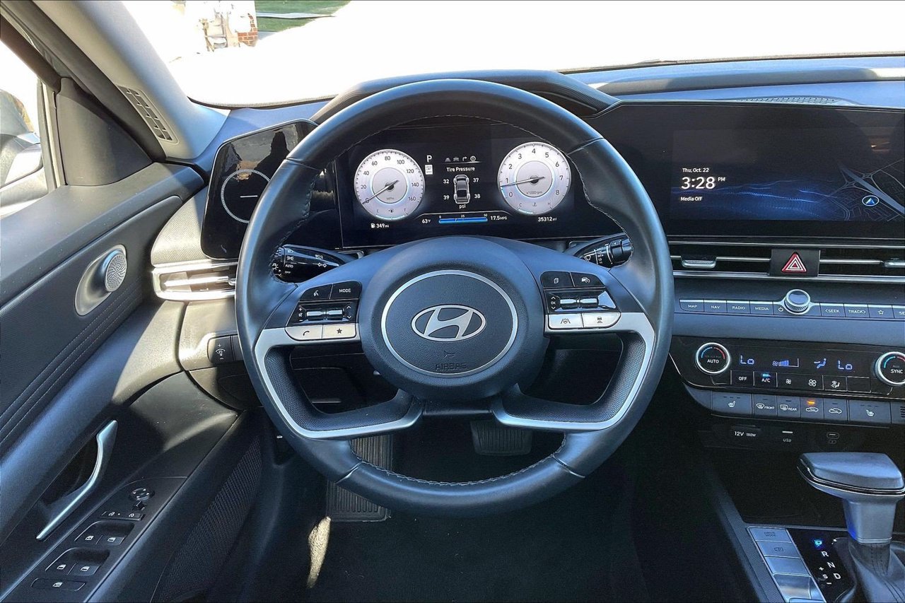 Used 2025 Hyundai Elantra SEL FWD image 9