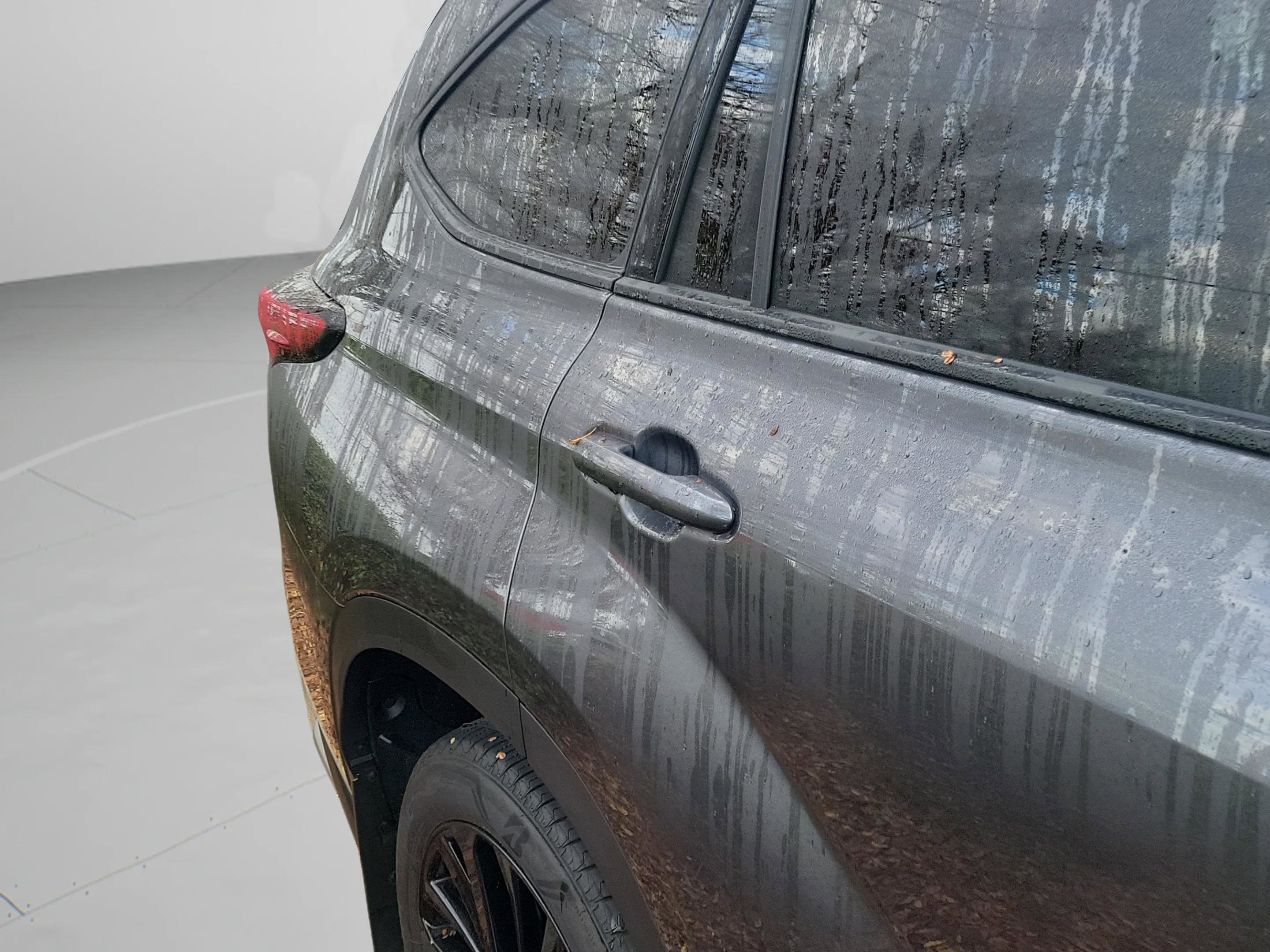 Used 2025 Toyota Highlander XSE image 13