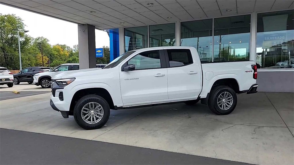 New 2024 Chevrolet Colorado LT w/ LT Convenience Package III image 6