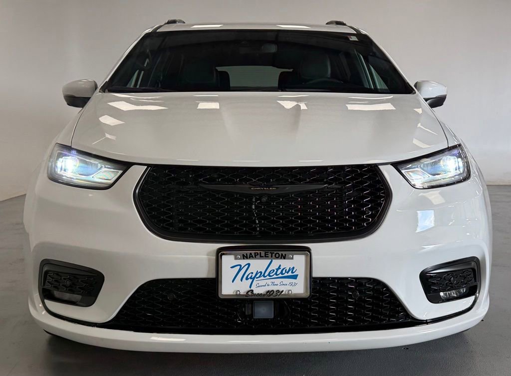 Used 2023 Chrysler Pacifica Touring-L w/ S Appearance Package FWD image 7