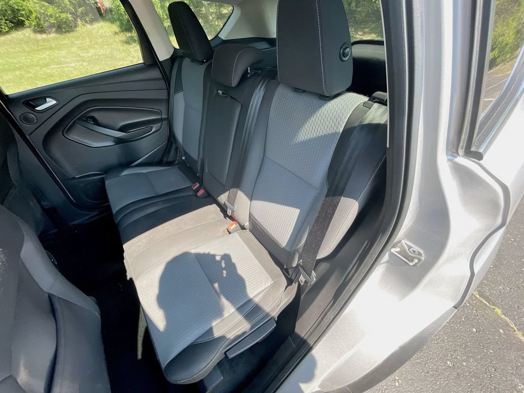 Used 2017 Ford Escape SE w/ Equipment Group 201A AWD/4WD image 16