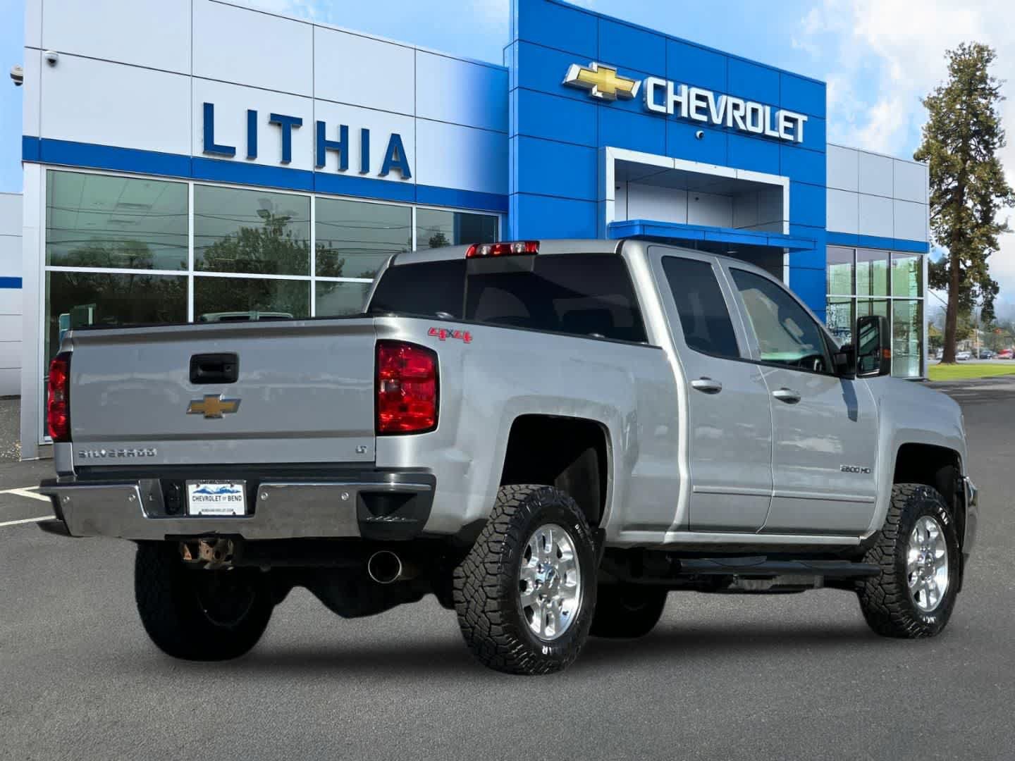 Used 2015 Chevrolet Silverado 2500 LT w/ LT Convenience Package AWD/4WD image 2