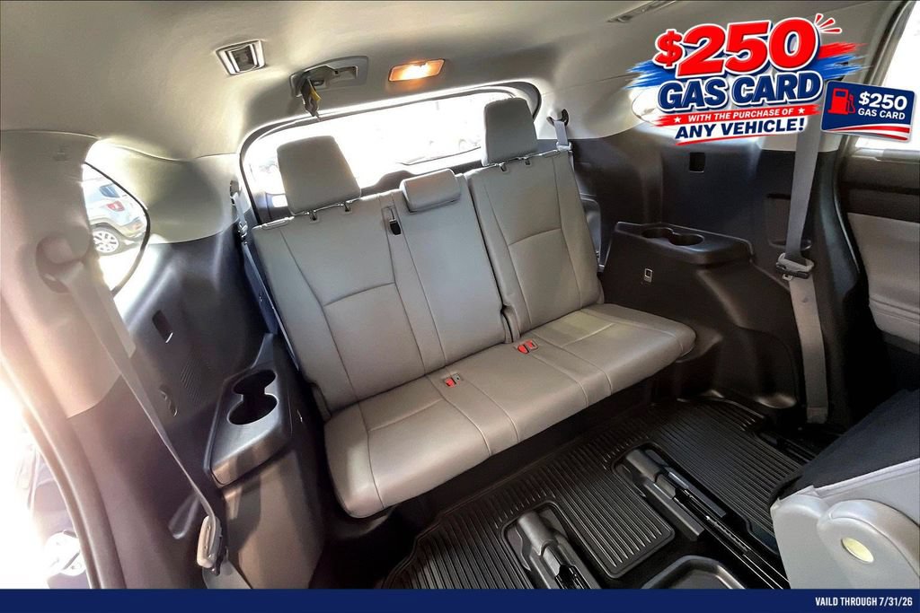 Used 2023 Toyota Highlander XLE AWD/4WD image 28