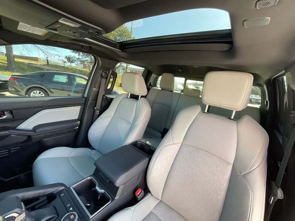 Used 2024 Toyota Tacoma Limited w/ Limited Package (LT) image 10