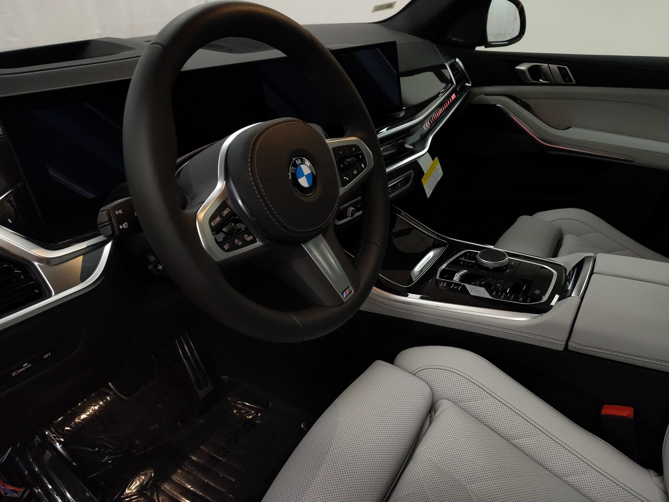 Used 2026 BMW X5 xDrive40i w/ M Sport Package AWD/4WD image 4