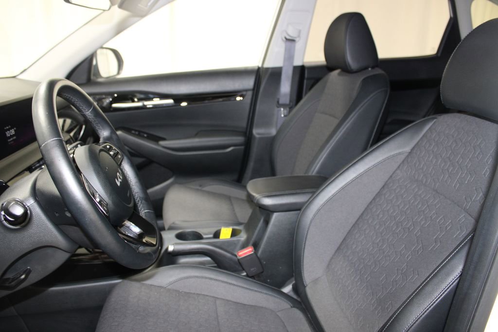 Used 2025 Kia Seltos S image 16