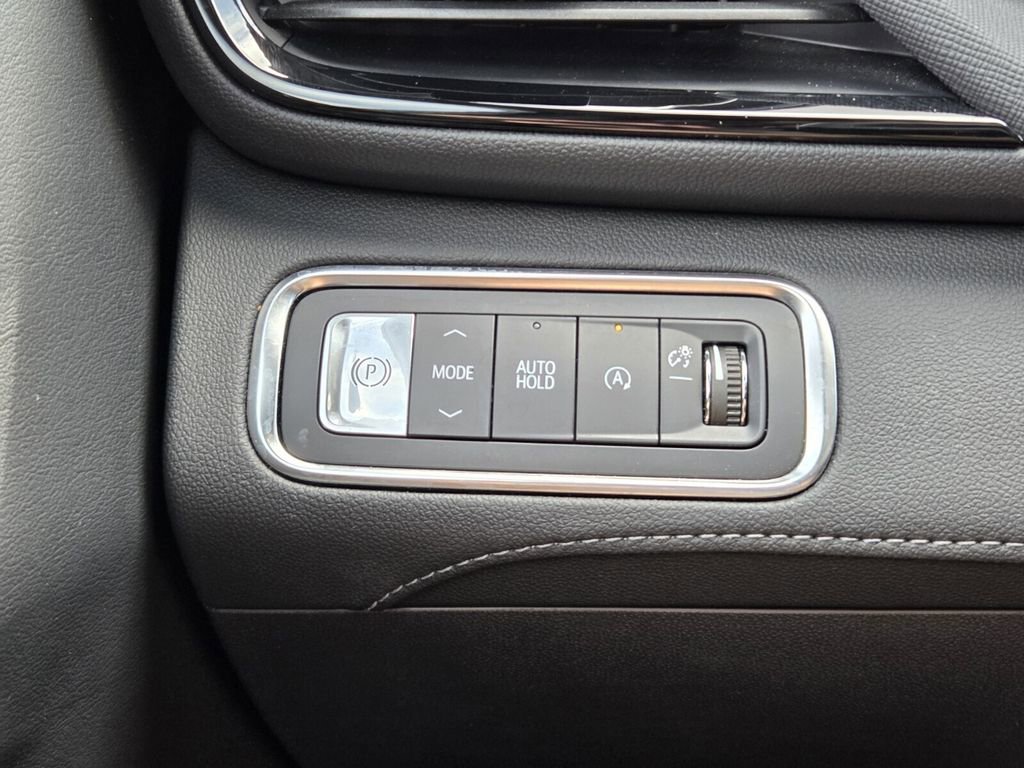 Used 2025 Buick Enclave Preferred FWD image 23