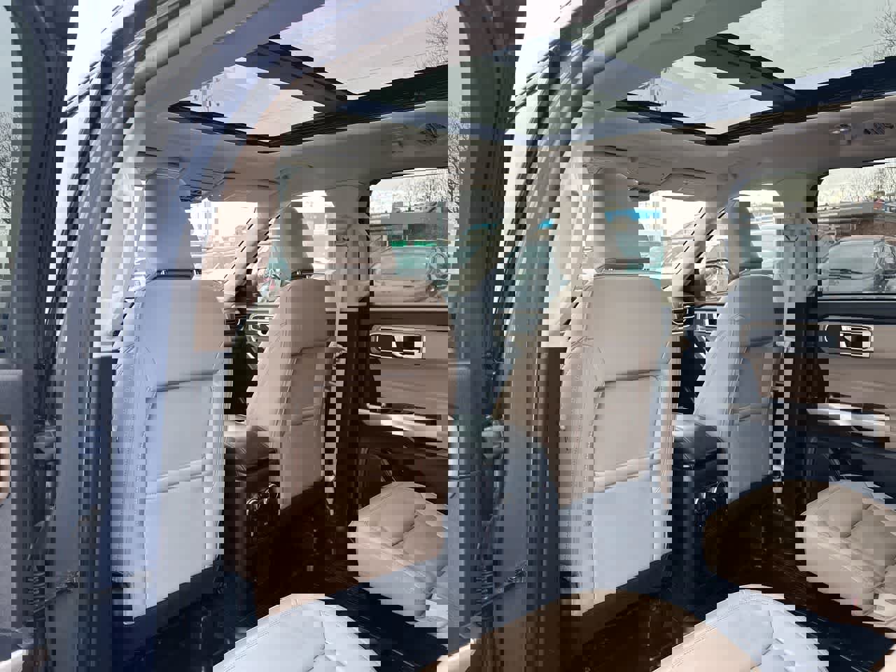 Used 2021 Ford Explorer XLT w/ Equipment Group 202A image 23