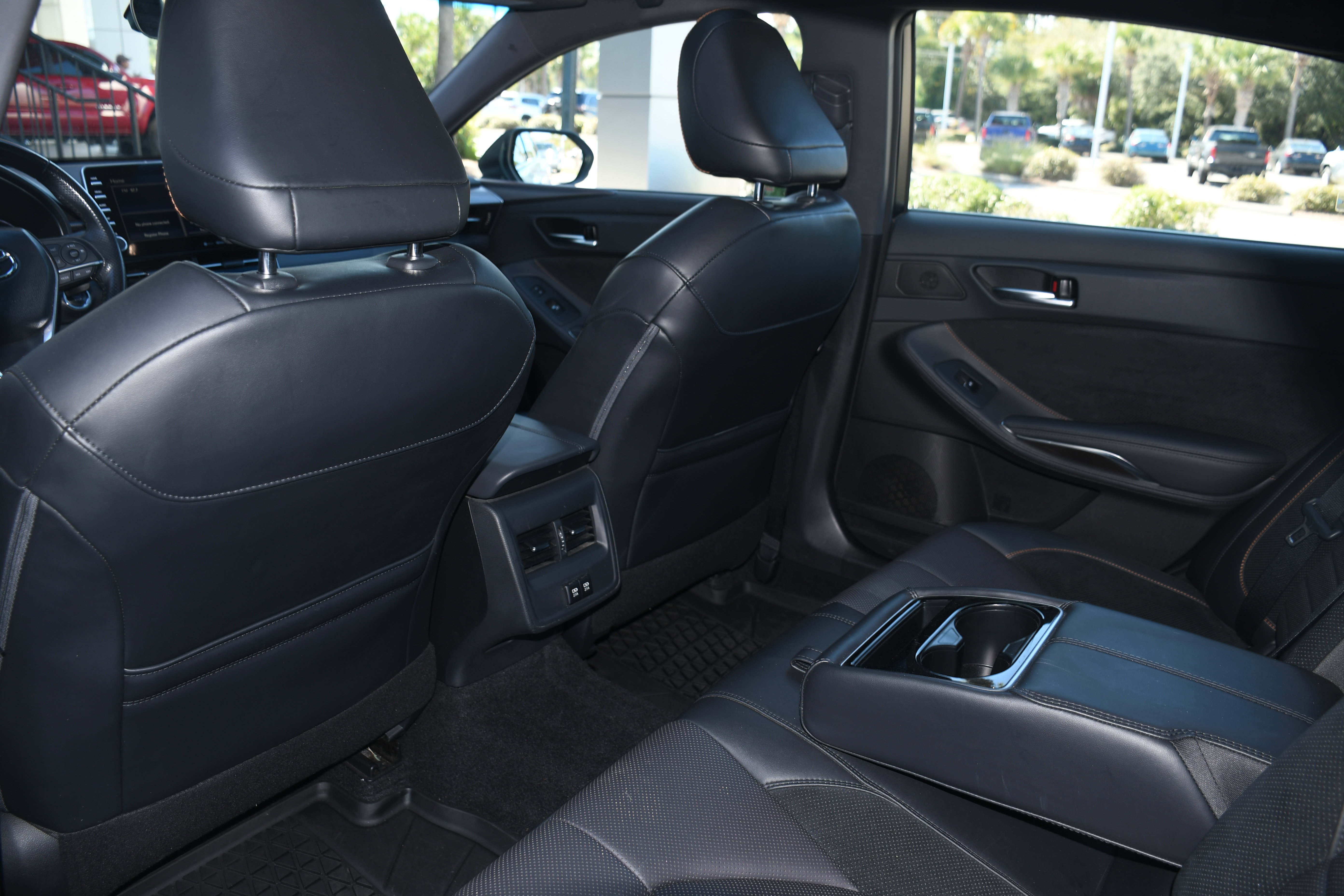 Used 2019 Toyota Avalon XSE image 16