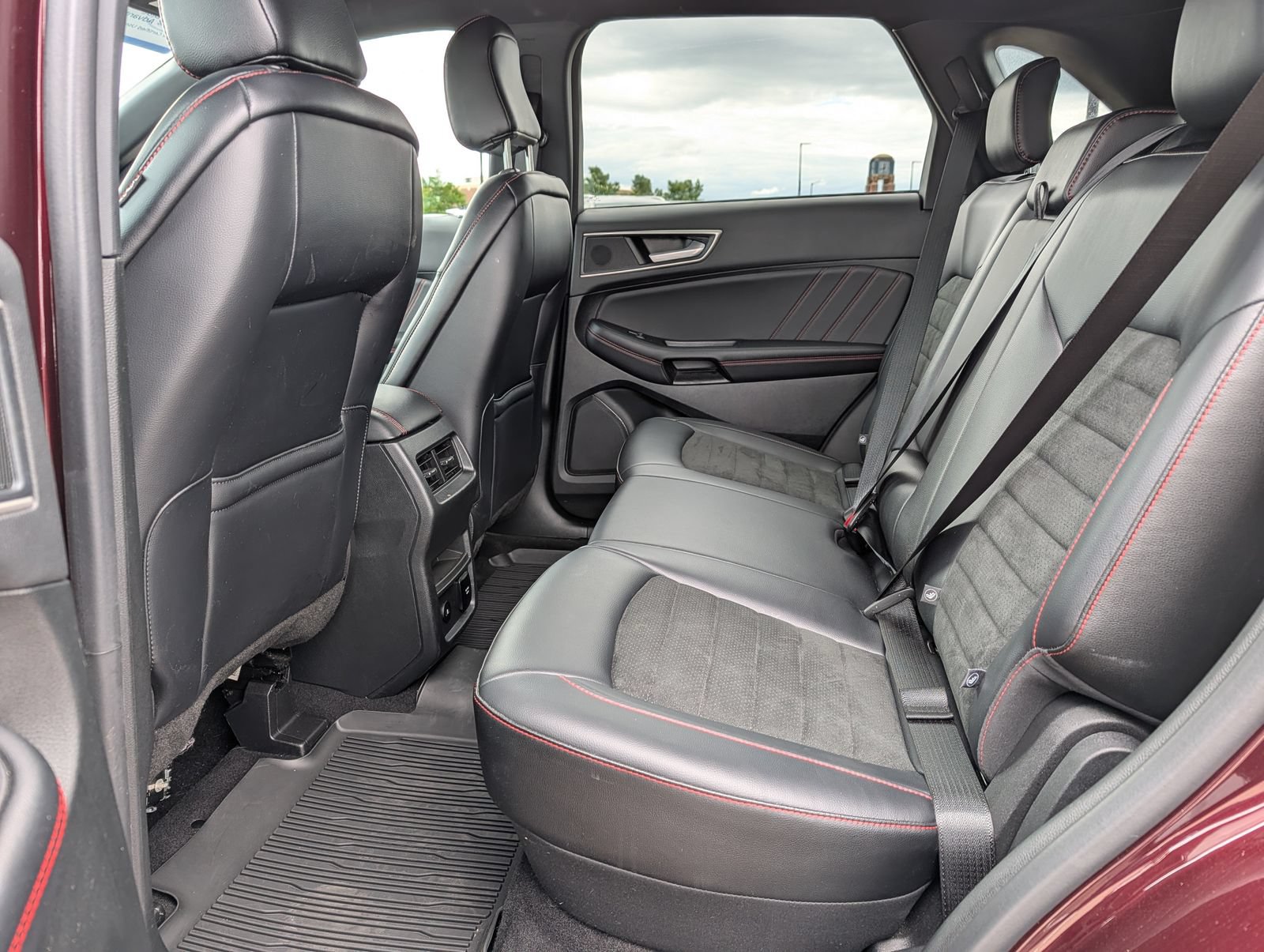 Certified 2023 Ford Edge ST-Line w/ Class II Trailer Tow Package AWD/4WD image 18