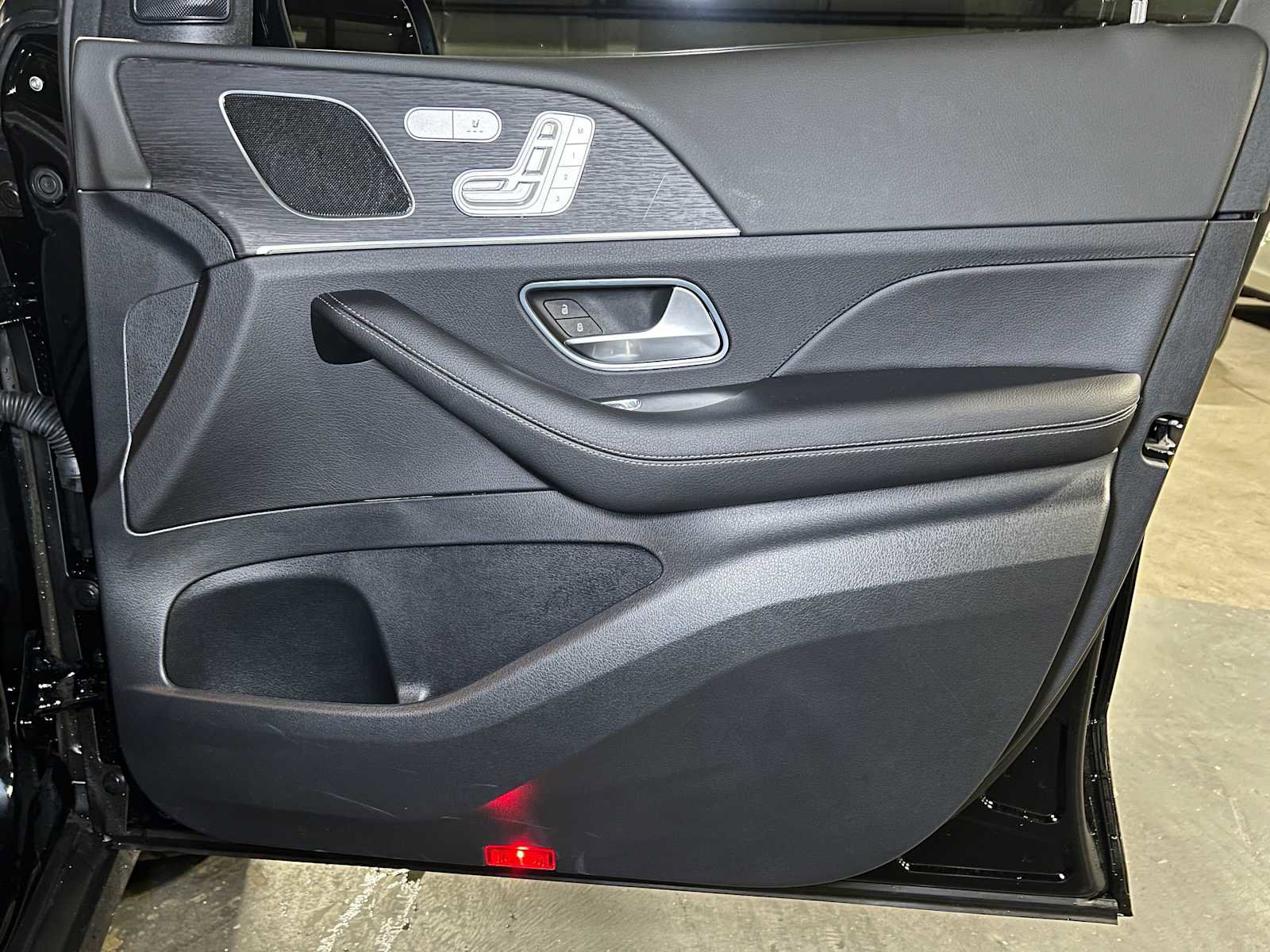 Used 2025 Mercedes-Benz GLE 350 4MATIC image 11