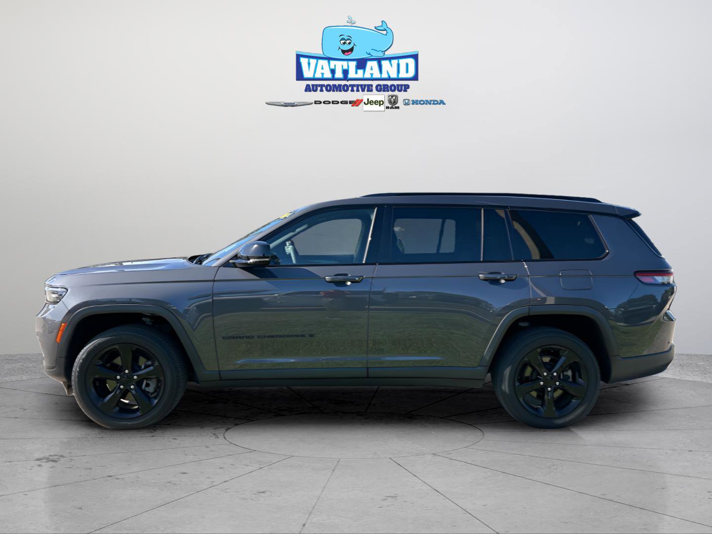 Used 2023 Jeep Grand Cherokee L Laredo AWD/4WD image 2
