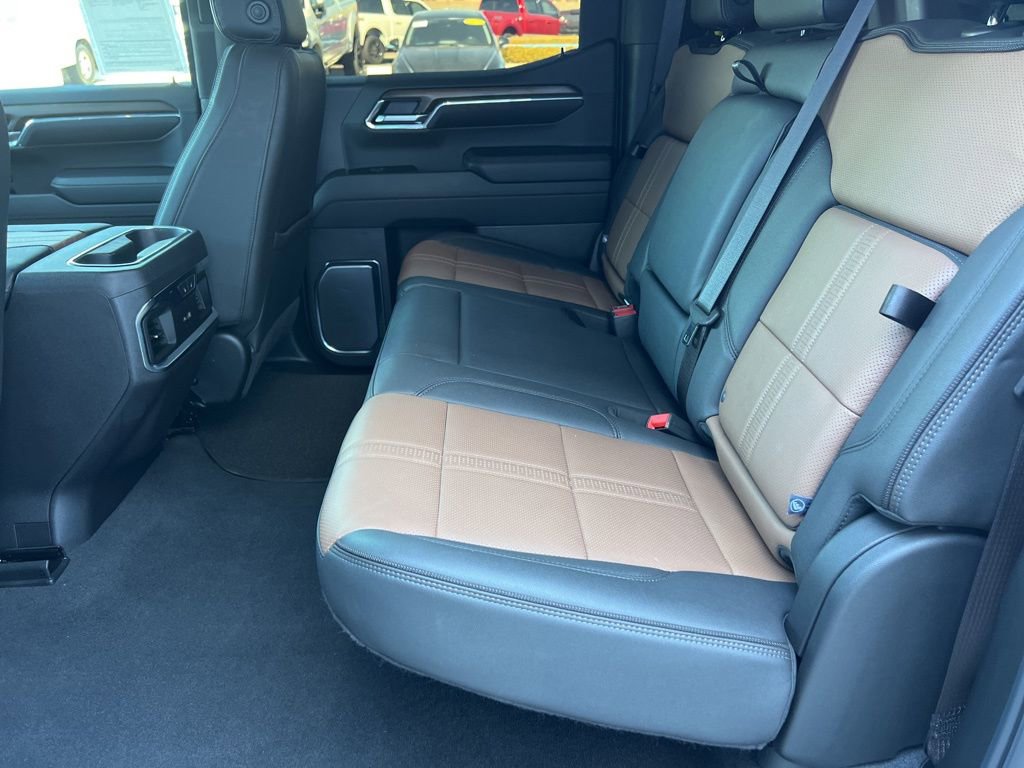 Used 2024 Chevrolet Silverado 1500 High Country w/ Technology Package image 13