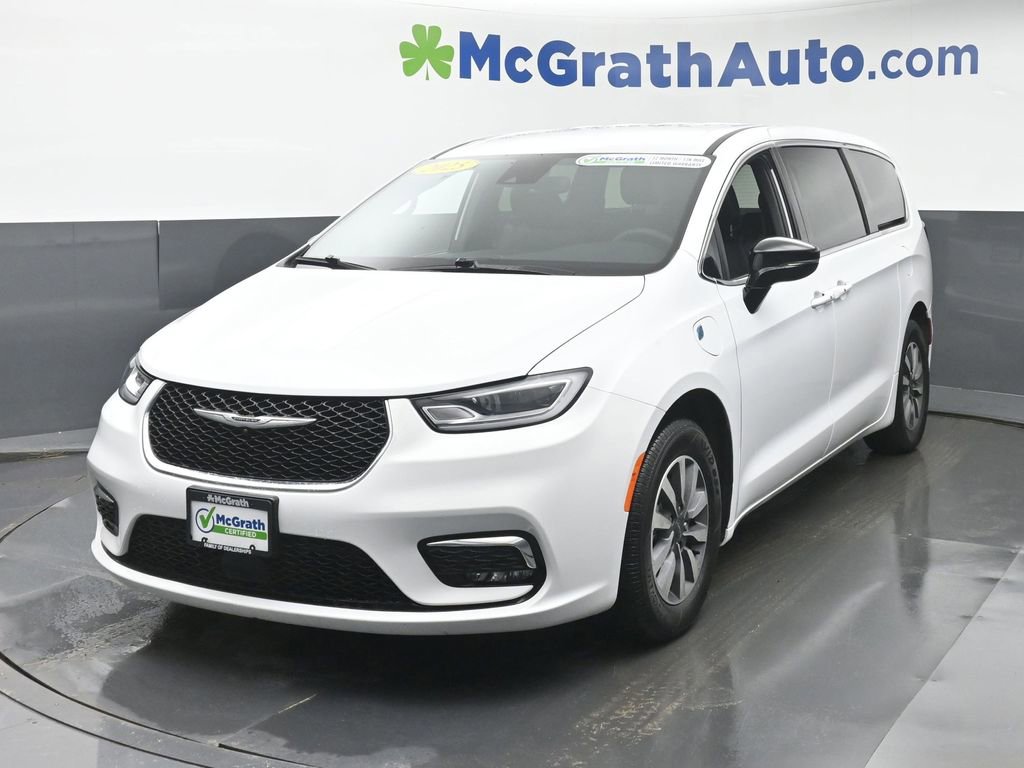 Used 2025 Chrysler Pacifica Select image 21