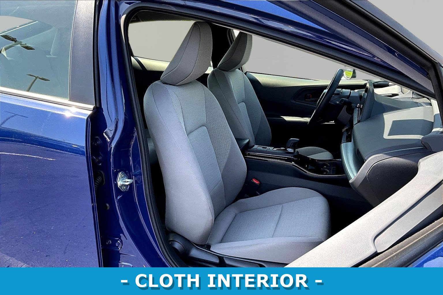 Used 2025 Toyota Prius LE FWD image 29