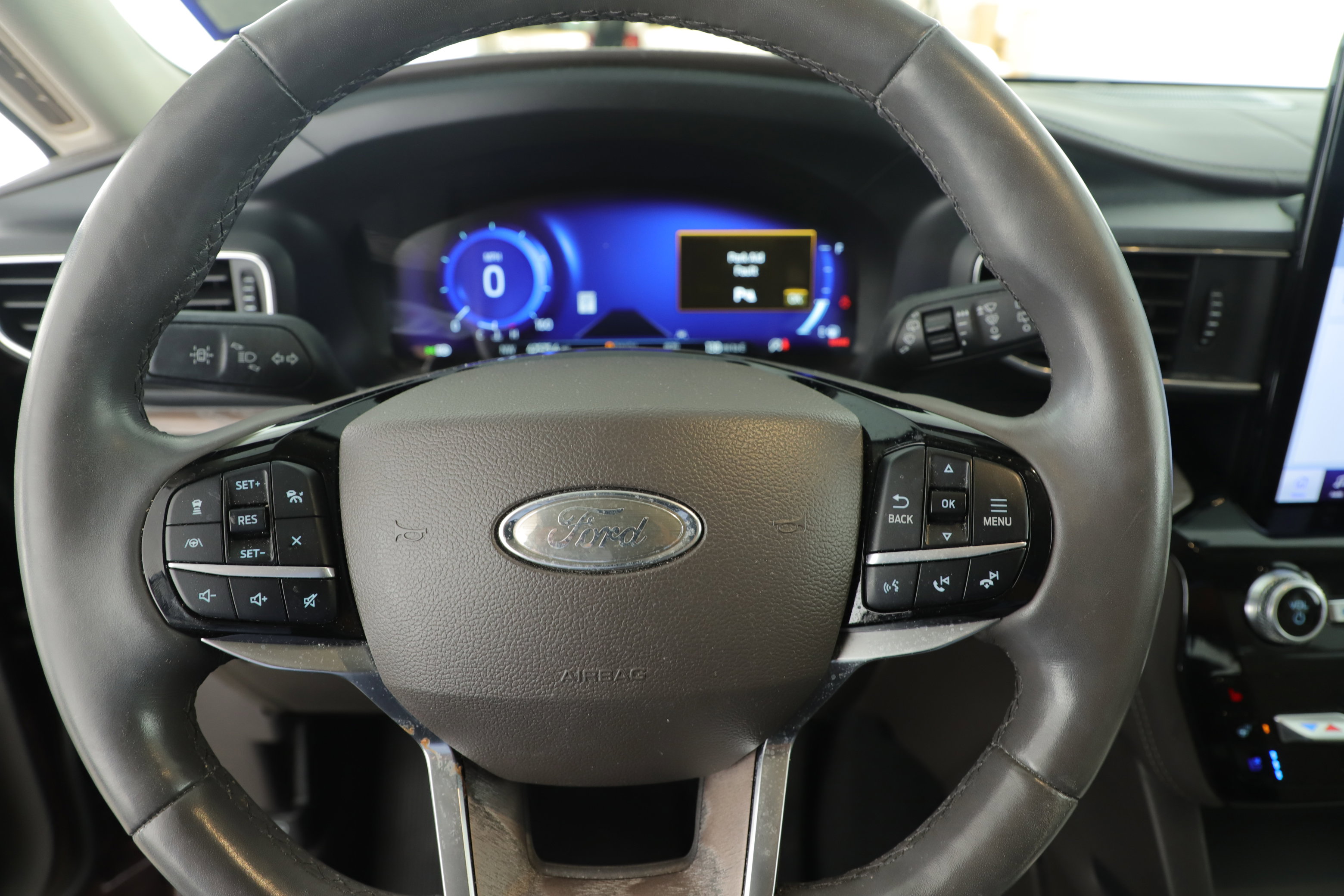 Used 2022 Ford Explorer Platinum w/ Equipment Group 601A AWD/4WD image 13
