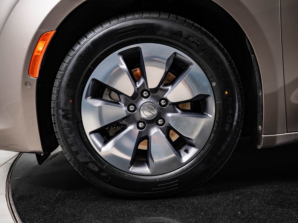 Used 2018 Chrysler Pacifica Limited w/ Advanced Safetytec Group FWD image 13