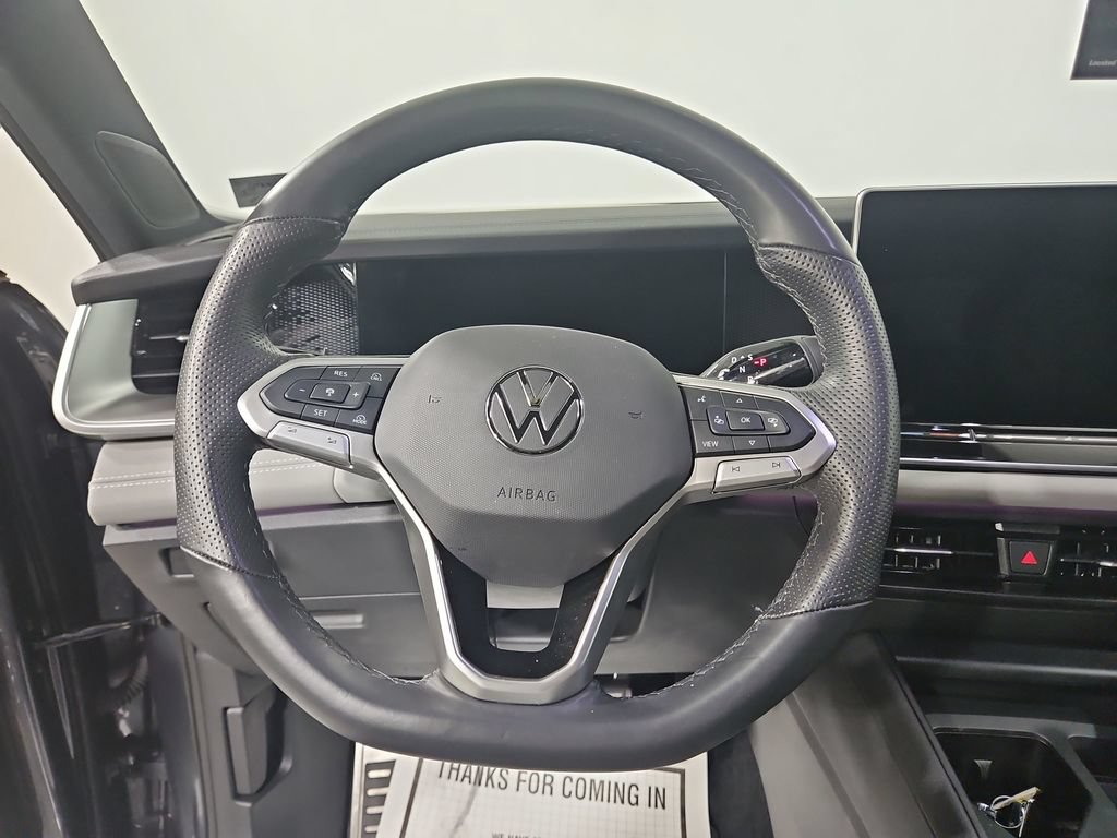 Certified 2025 Volkswagen Tiguan SE R-Line AWD/4WD image 17