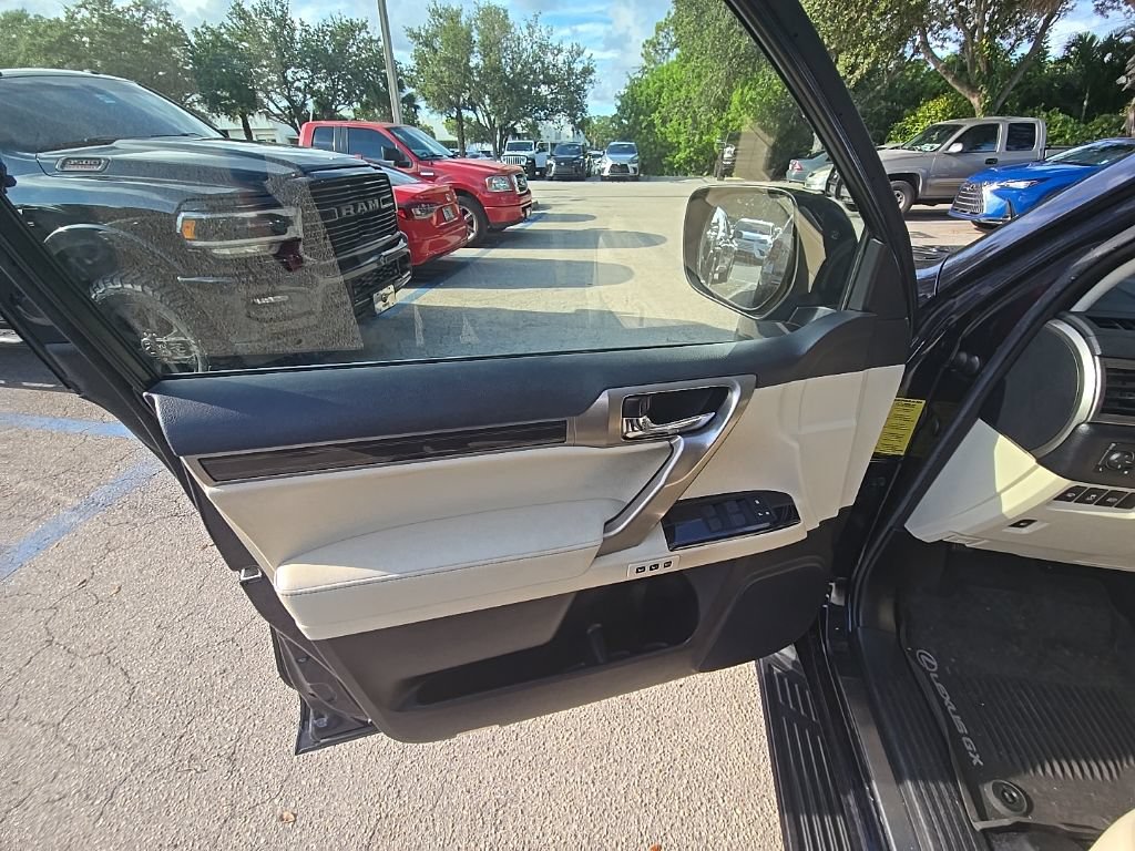 Used 2020 Lexus GX 460 Premium w/ Premium Package AWD/4WD image 14