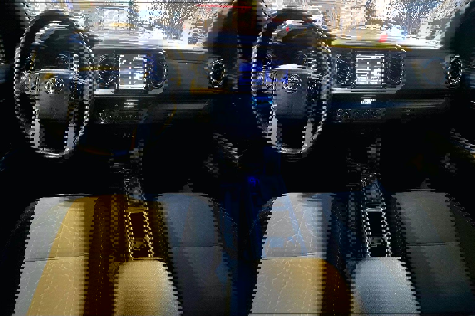 Used 2022 Toyota Tacoma TRD Off-Road image 14