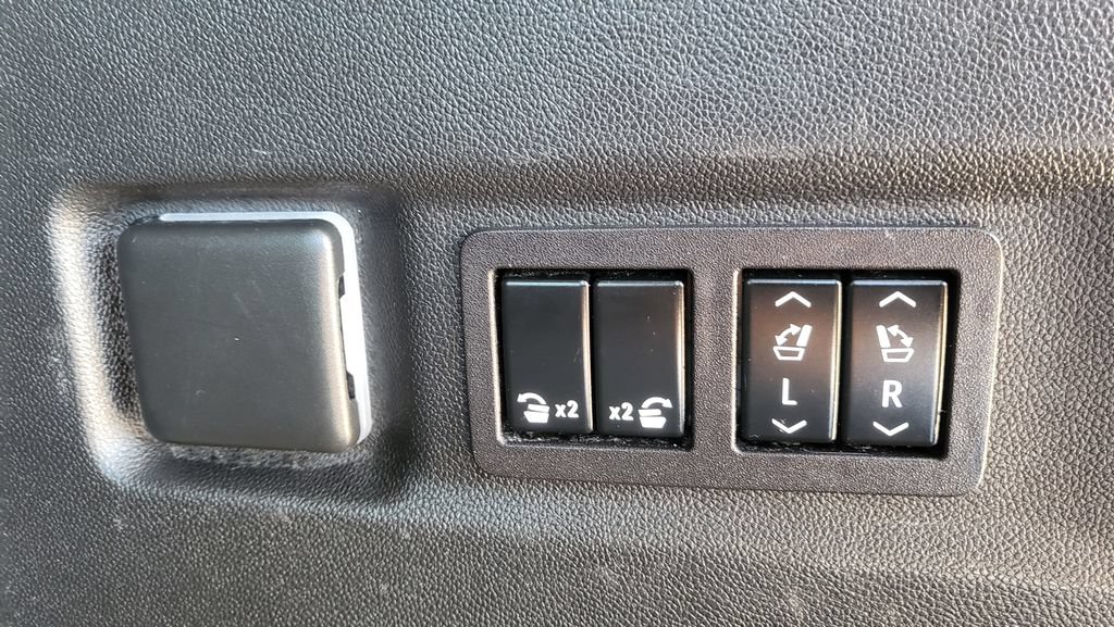 Used 2023 Chevrolet Suburban Premier AWD/4WD image 14