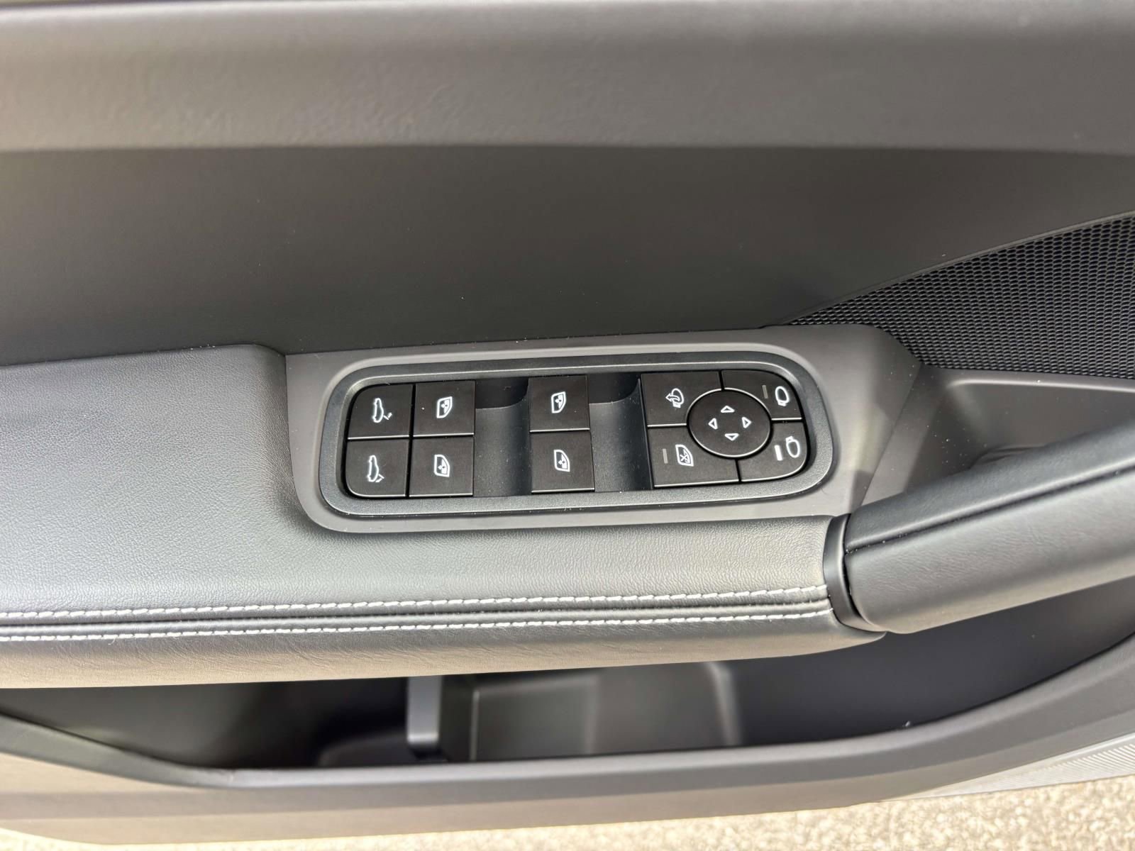 New 2026 Porsche Cayenne GTS image 25