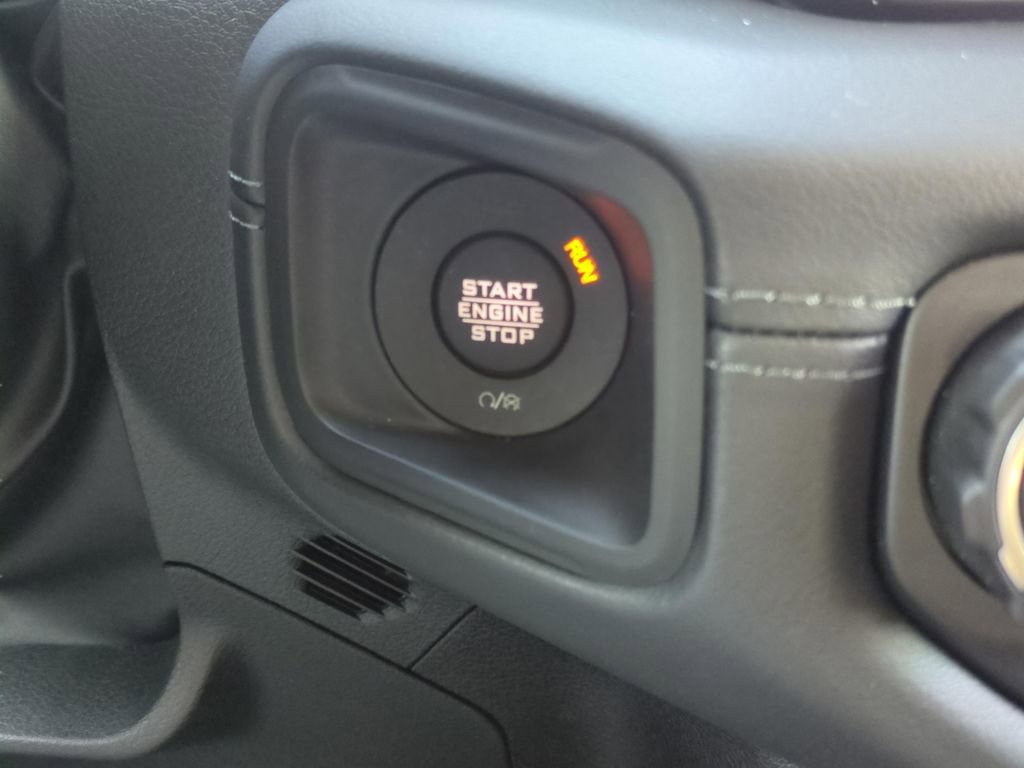 Used 2025 Jeep Gladiator Mojave w/ Safety Group image 33